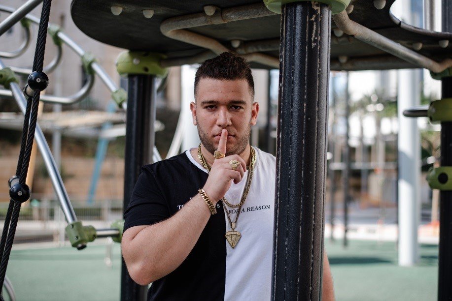 "מצחיק לראות כמה הם מקנאים " – צילום : ורה ברכה