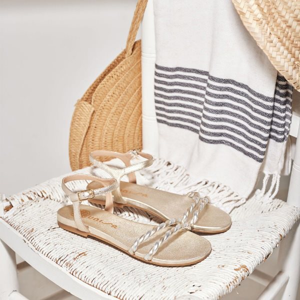 קרדיט לתמונות: שוז אנד הוז