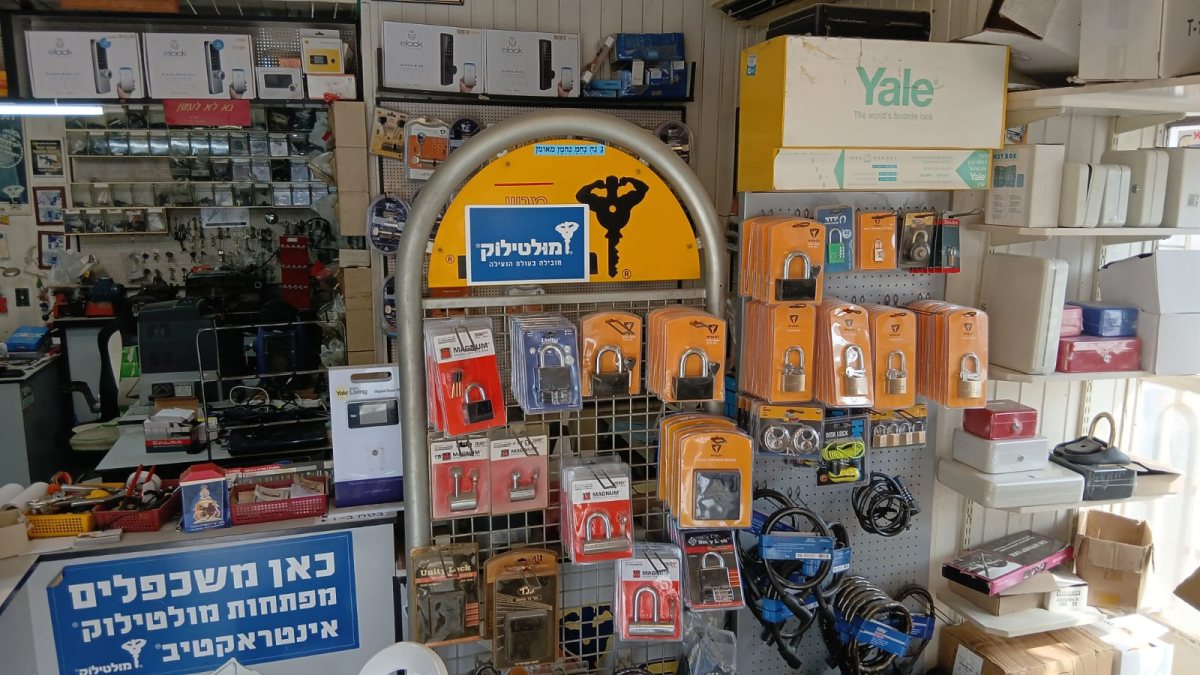 קרדיט מנעול ובריח