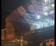 'ביזת הים' באשקלון נמשכת: תושבים ממתינים בדריכות על החוף למכולה נוספת