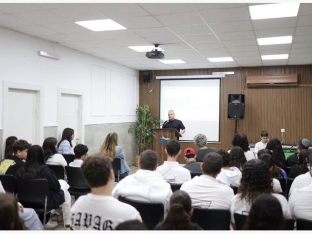 יח״צ