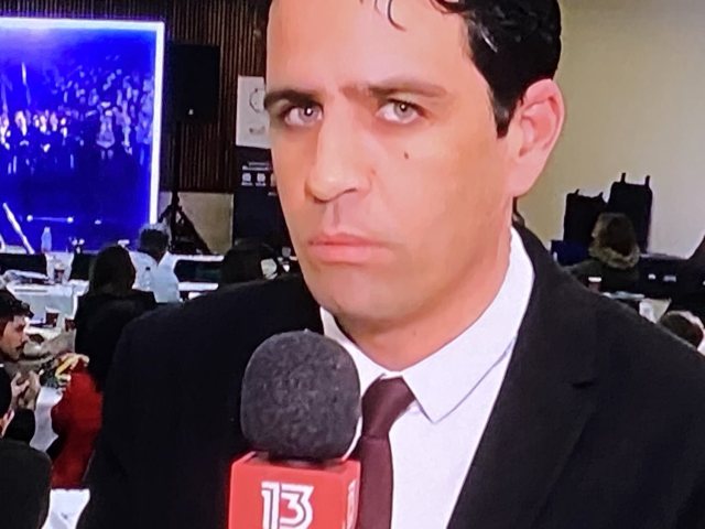 אלמוג הוקר
