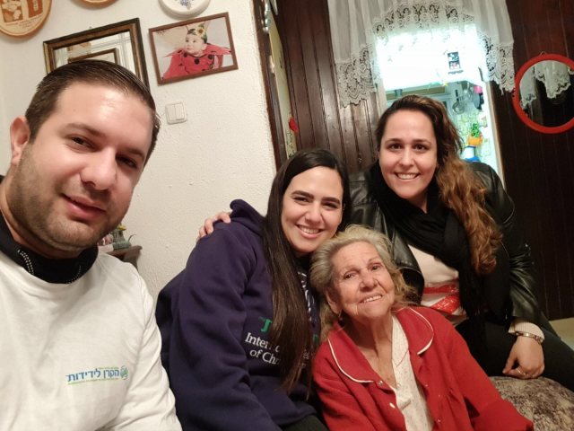 יחצ