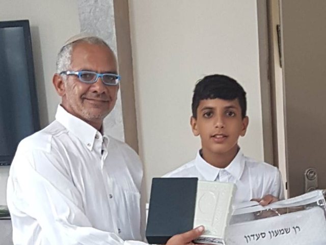 יגאל סעדון ובנו בבר המצווה